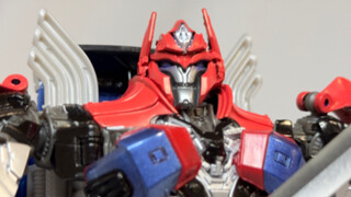 The brutal disfigured warrior on the battlefield - Transformers Mirror Image Ultra Magnus becomes Le
