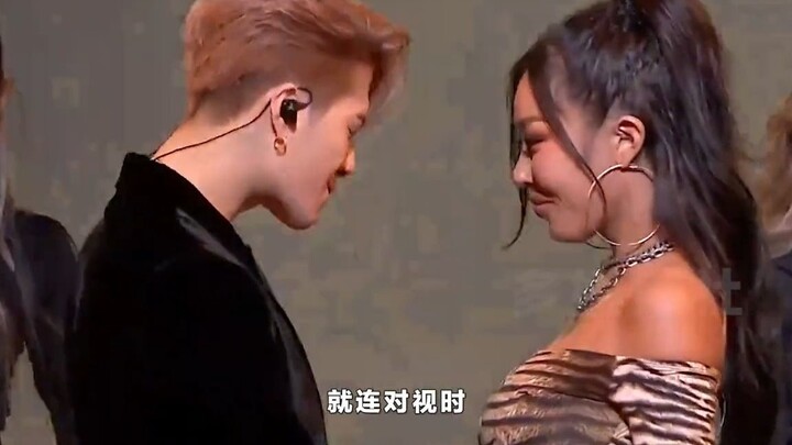 “Cứng cựa yêu nước” Jackson Wang hát quốc ca trước mặt người Hàn Quốc, giương cao quốc kỳ trong conc