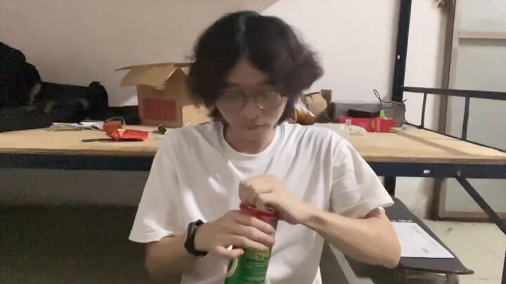 I have been working in the factory for a month, working 14 hours a day is really tiring, and I still