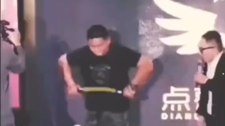 Pemain profesional dilarang berpartisipasi