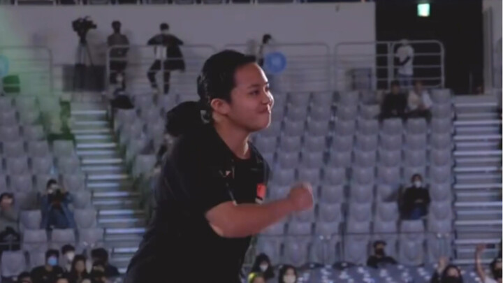 A 16-year-old street dance girl from Henan competed in the World Finals, stunning the entire audienc