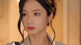 Untuk balas dendam ke mantan brengsek, gadis cium pria asing—ternyata miliarder