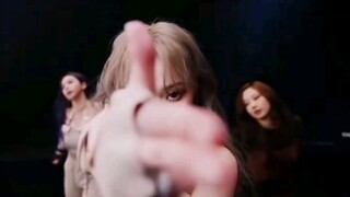 For those god-level camera movements in K-pop, doesn’t SM consider offering a tutorial?