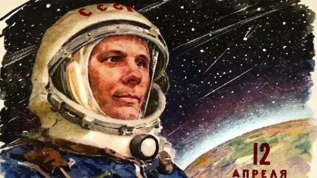 “สหาย! บนท้องฟ้าไม่มีจักรพรรดิอมตะ! มีเพียงยานอวกาศของเราเท่านั้น!”