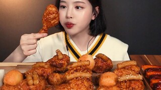【Boki Sub Indo】Mun Bok-hee, Paha Ayam Goreng Saus Asin Manis, Tusuk Sosis Pedas Aromatik, Kimchi Lob