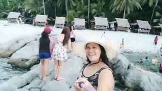 THE ARE BUSY FOR SELFIE