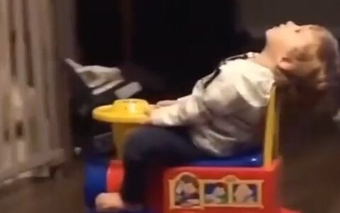 Setelah anak laki-laki saya patah hati karena pacarnya.....