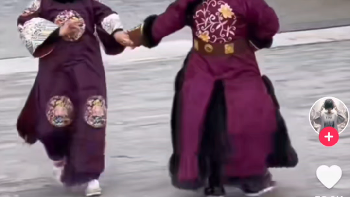 《TikTok》ชมเหล่าเด็กไทยทั้งชายและหญิงถ่ายแบบในพระราชวังต้องห้าม – คอมเมนต์จากชาวเน็ตต่างชาติ