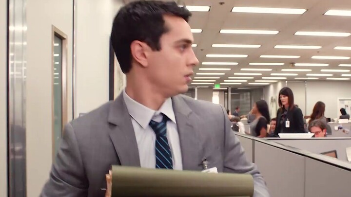 P1 Karena sekadar menepuk pundak pacarnya di kantor, ia secara tak terduga malah menyaksikan lokasi 