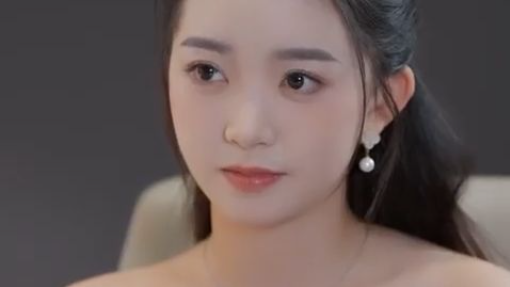 Atasan CEO-ku ternyata mantanku—dia masih sangat mencintaiku dan memanjakanku