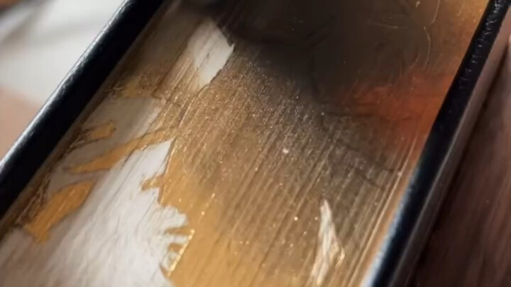 العمل بعنوان "حبس الأنفاس" ينبع من سحر حرق الخشب