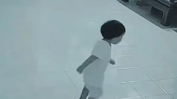 An4k diganggu makhluk halus d rumah