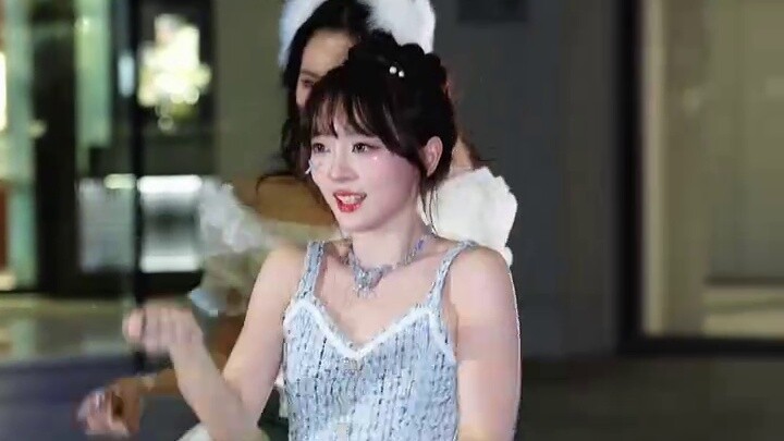 Mãi mãi mãi mãi! BabyMonster Qian Jin Feng cover sân khấu