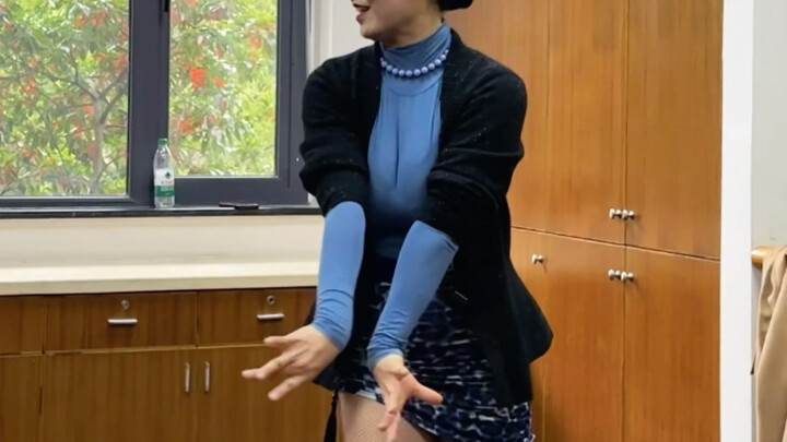 @Gobi Passerby A: Jika Anda pergi menari square dance, Anda harus mengumpulkan lusinan gelang emas.