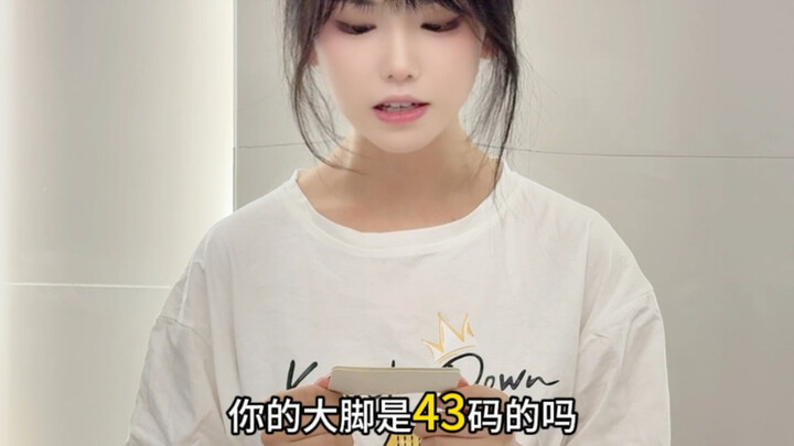 Answering the comments: Is Kun Kun really a size 43 with big feet?