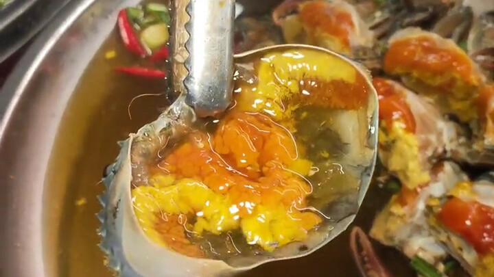 Thai Cuisine: Sweet-and-Savory Thai Raw-Marinated Crab at the Hua Ma Night Market, Paired with a Sou