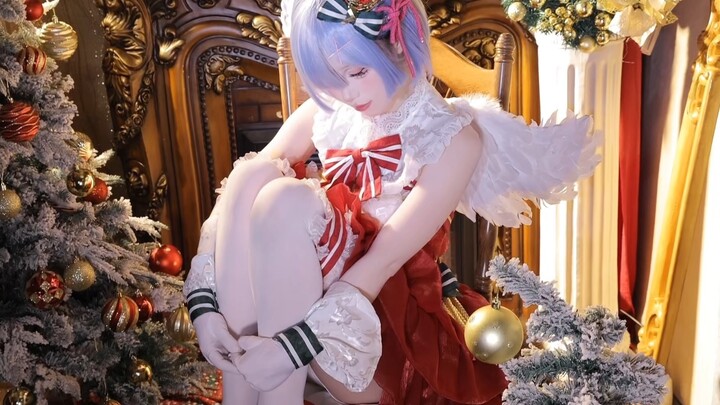 Please sign for your Christmas gift