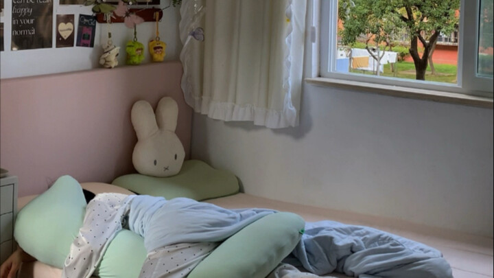 สาวพลังต่ำใช้เวลาอยู่บ้านวันหนึ่งจะมีความสุขได้ขนาดไหน?