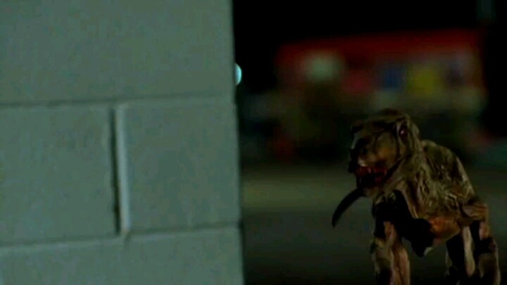 ฝูงแรพเตอร์ขย้ำเมือง