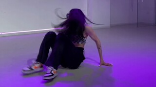 Who knows "Body Talk"? I really love this dance. It's so well choreographed, especially the last flo