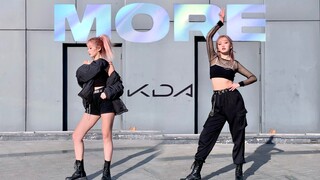 [تغيير الأزياء والرقص] EDG يفوز بالبطولة! فرقة KDA - "More" تؤدي رقصتين وتغيير أزياء.