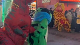 《勇敢青蛙携手恐龙与狮斗舞》