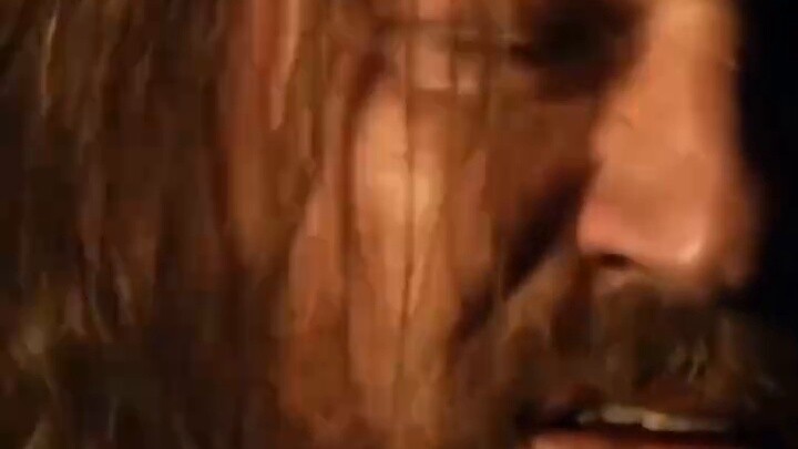 Kegigihan Ned mengejutkan Varys. Mereka berbeda.