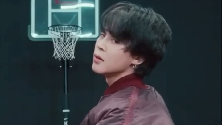 Amazing! I doubt many people can match this dancing intensity.