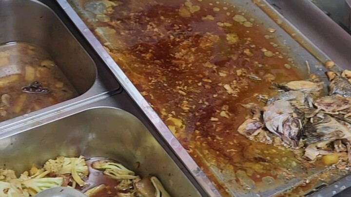 13-yuan all-you-can-eat fast food: pile your plate high with cold dishes until you can’t eat another