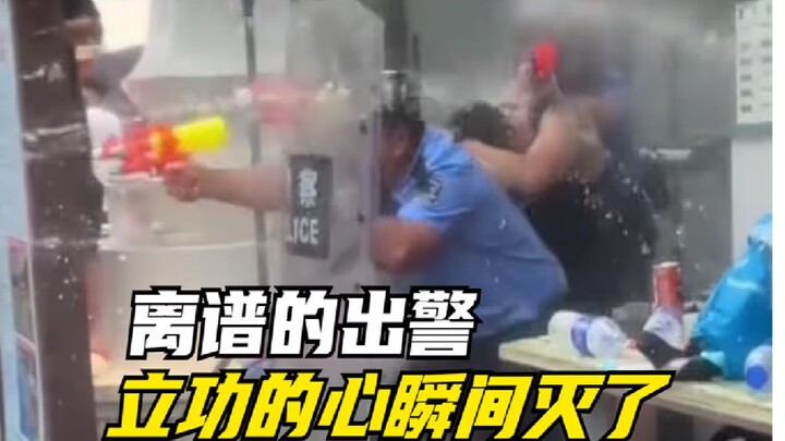 Cảnh sát xuất hiện thật vô lý, lòng mong lập công phút chốc tan biến