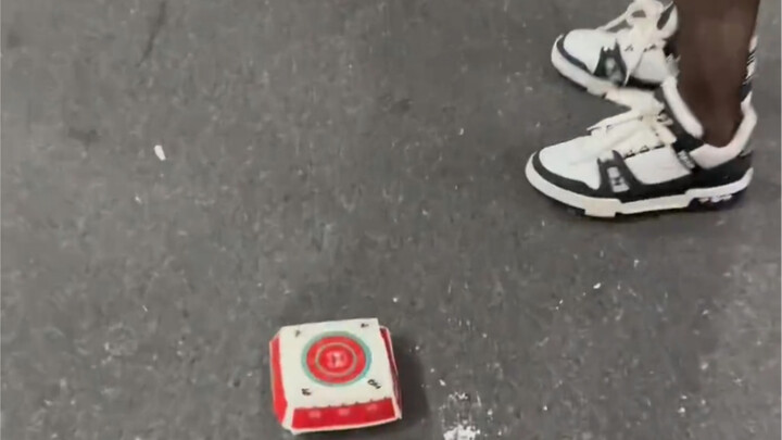 แค่เก็บแฮมเบอร์เกอร์ยังเจอรุ่นน้องสาวเลย