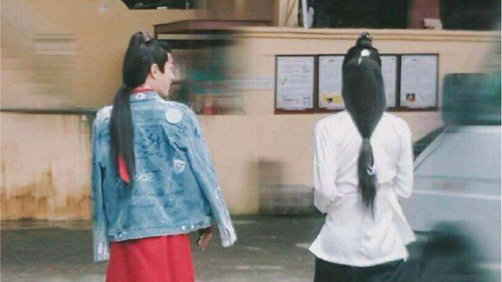 شياو زان يرتدي زيًّا أحمر بالكامل، وخصر وانغ ييبو لا يُقارَن به!