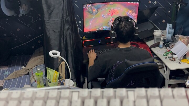 No more talking—off to buy a keyboard for my roommate!