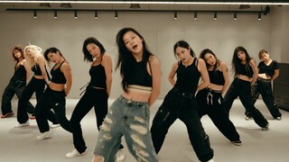 Seulgi's solo debut song 28 Reasons practice room revealed