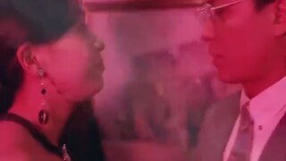 Đừng nhìn, tôi sợ bạn không thể đứng dậy được đâu