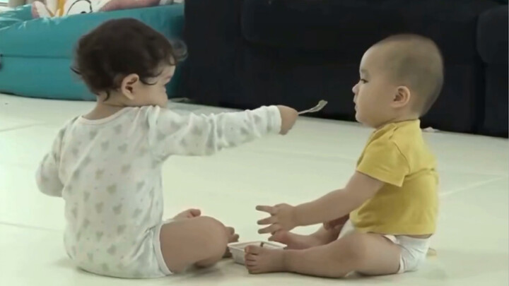 【بنتلي * جيان هو】كبر "مافكر" و"غير سعيد" هكذا!