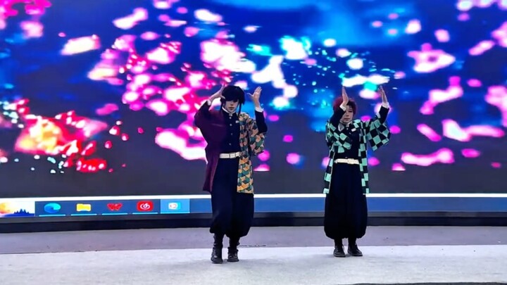 Tanjiro dancing sama giyu😹