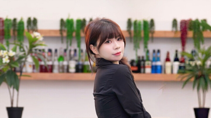 ใครกันนะเป็นคนดีเต้นเสร็จแล้วรีบใส่กระโปรงสั้นไปขึ้นรถไฟความเร็วสูง【AOA-กระโปรงสั้น】