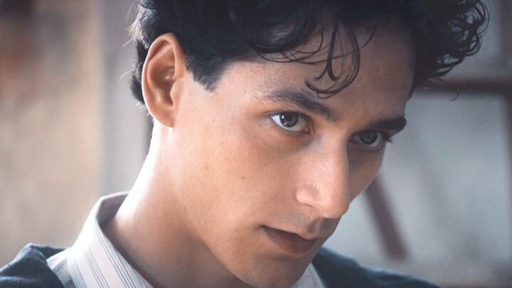 Masuk aja terus lihat si ganteng Hungaria tinggi 1,88m: telanjang berisi, pakai baju langsing! Wajah