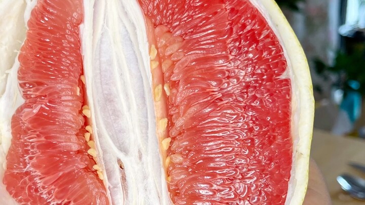 Here’s how to pick the tastiest pomelos—expert tips from a 10-year fruit shop owner!