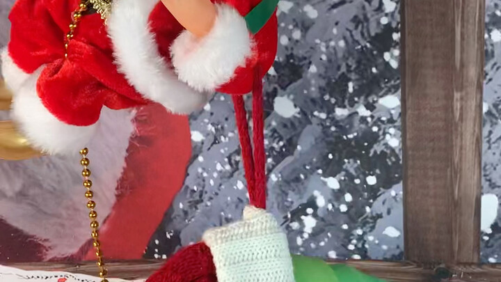 Santa Claus ada di sini untuk mengantarkan hadiah
