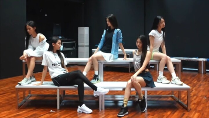 Phòng tập nhảy của NewJeans [Attention + Hype Boy + Cookie] phiên bản 1