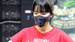 卡塔尔世界杯韩国队拉拉队，李多惠的牛仔短裤好漂亮。