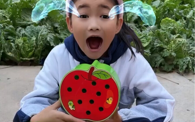 The little kid lost his bug! Look at him crying his eyes out—it’s so heartbreaking. Will Mommy final
