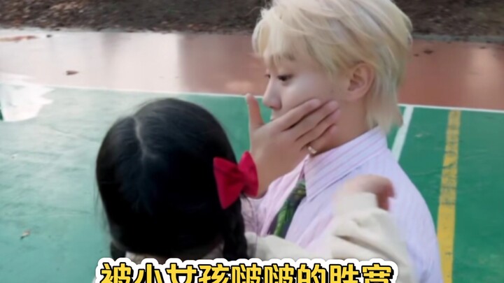 The little girl suddenly gave Shengkuan a peck, catching Tiantian by surprise! At that moment, it wa