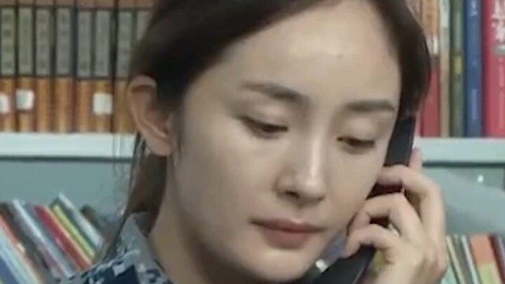 Ngoài xã hội, cô là ngôi sao nổi tiếng náo nhiệt giữa đám đông, nhưng với Nếp Nếp, cô chỉ là một ngư