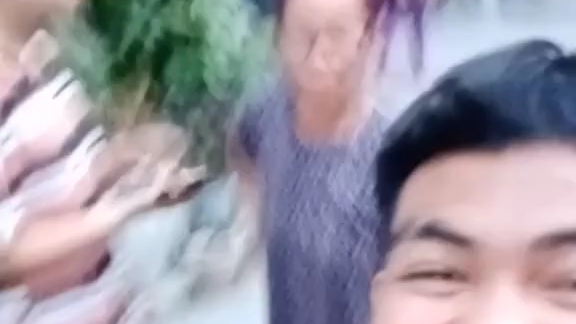 Mga chismosa (gossip women)