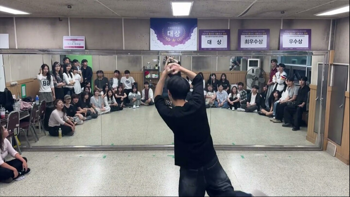 عرض الفصل الدراسي الثاني لفرقة الرقص بجامعة كيونغبوك الكورية: ENHYPEN - «No Doubt»