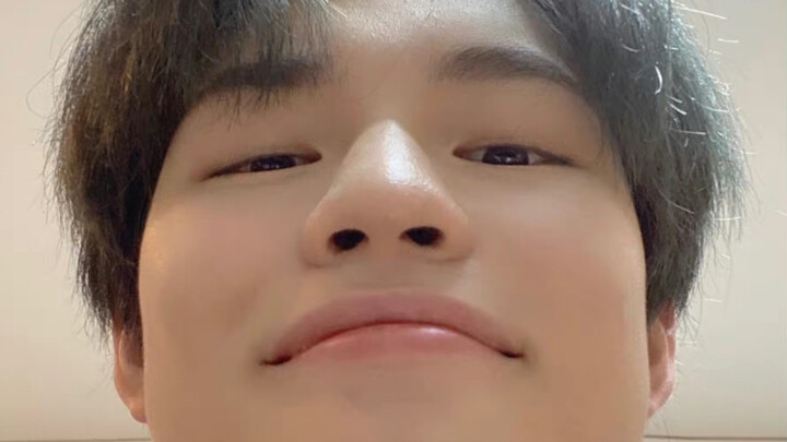 Famous Funny Weibo Blogger: [Boy Group Member: Zhong Chenle]