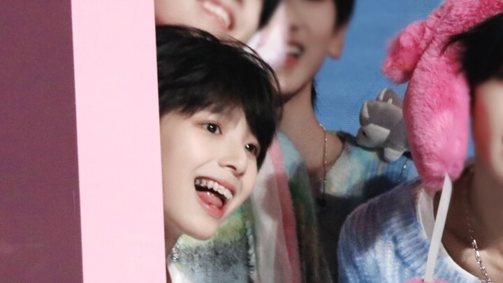 What does the youngest trainee in Chinese entertainment look like dancing a boy group routine? Welco